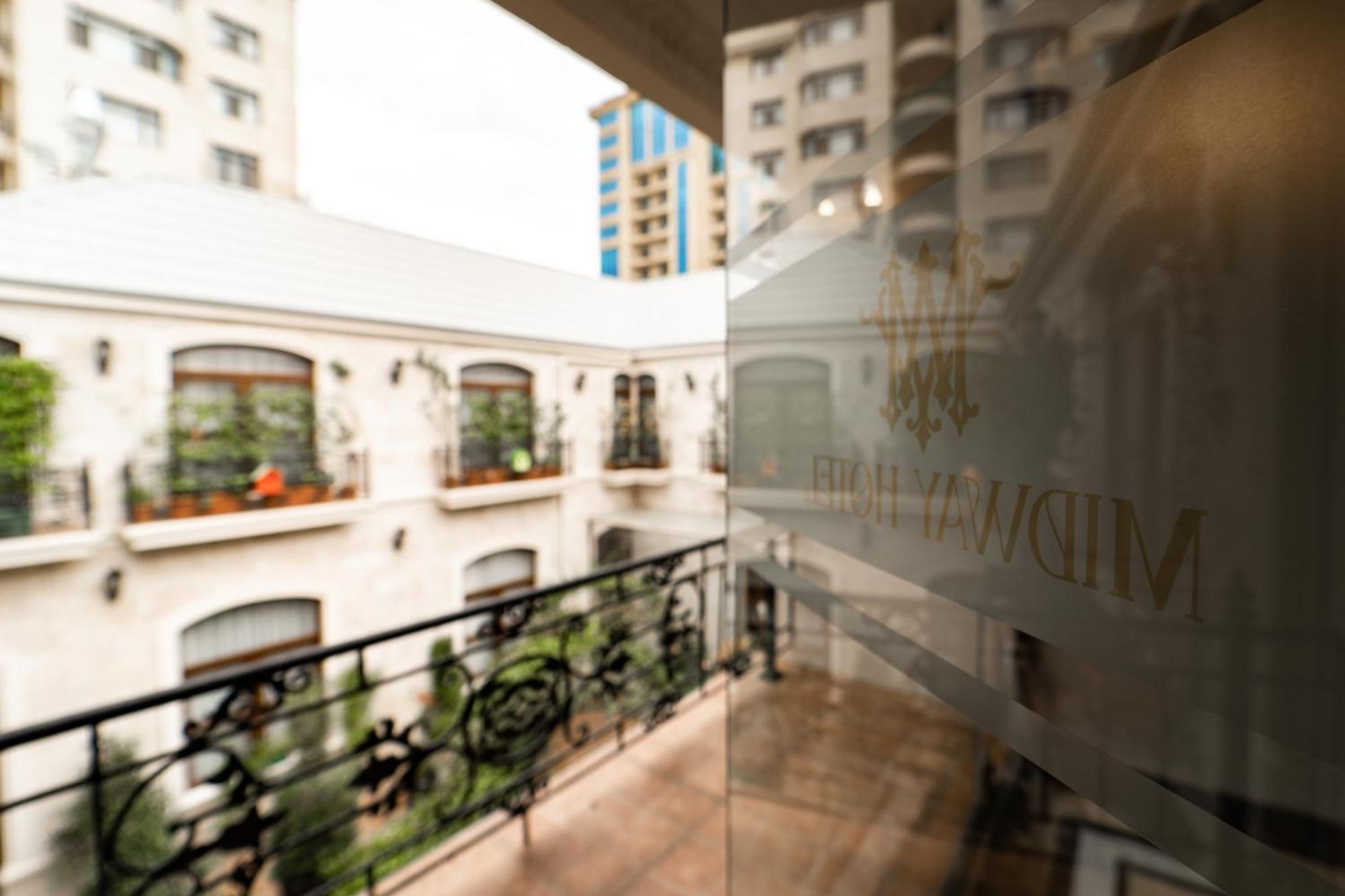 Midway Baku Hotel Esterno foto