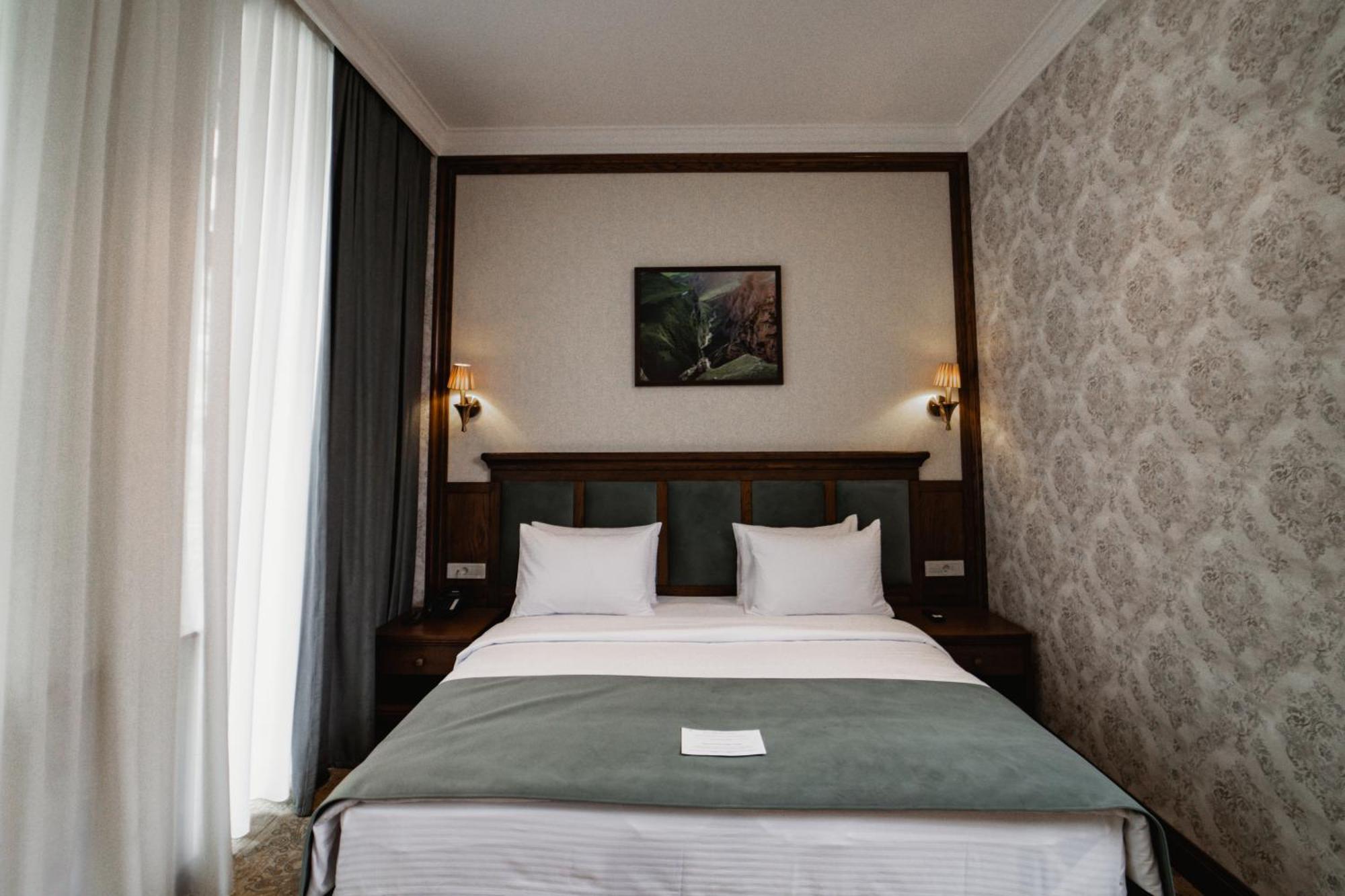 Midway Baku Hotel Esterno foto