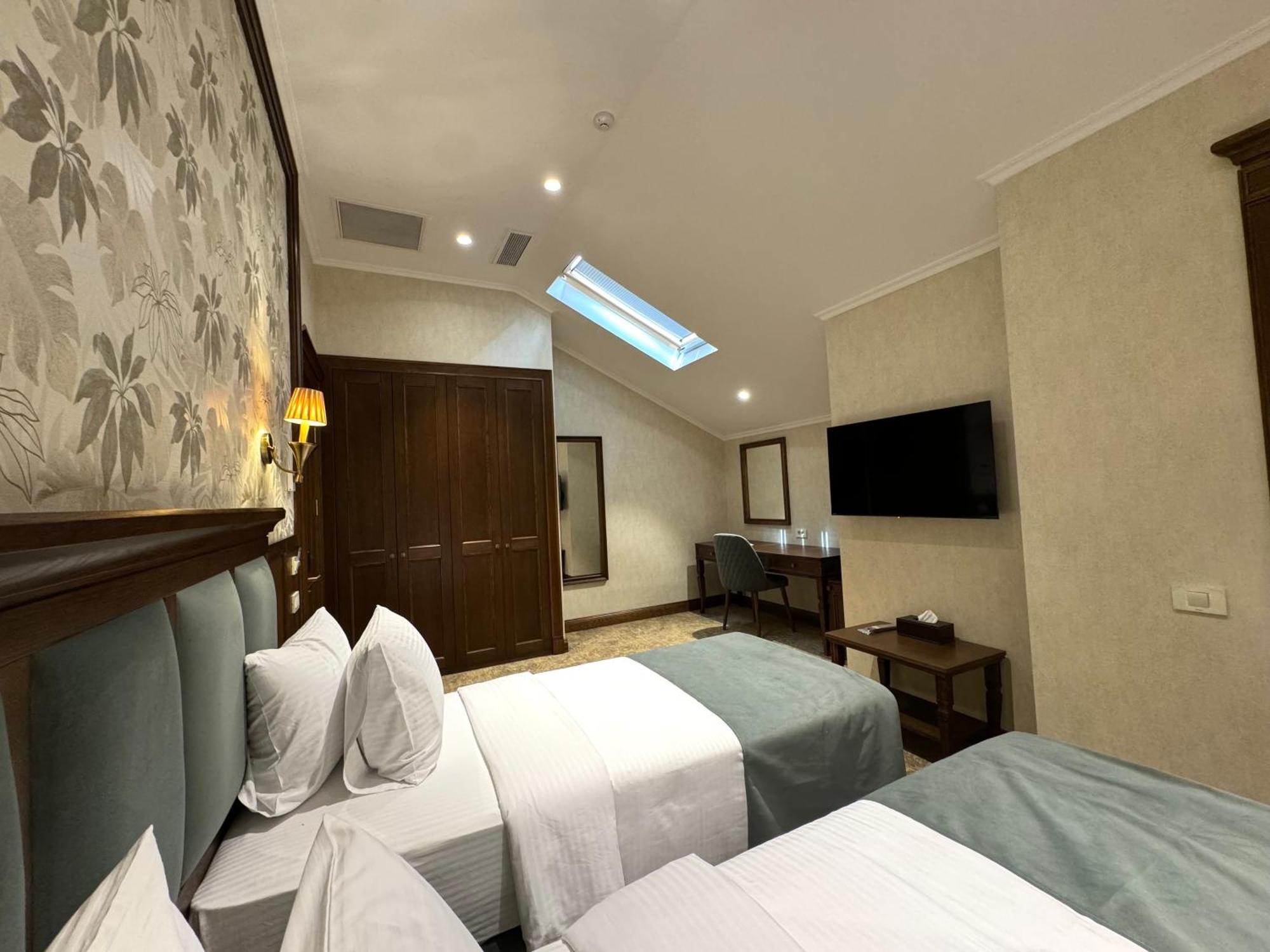 Midway Baku Hotel Esterno foto
