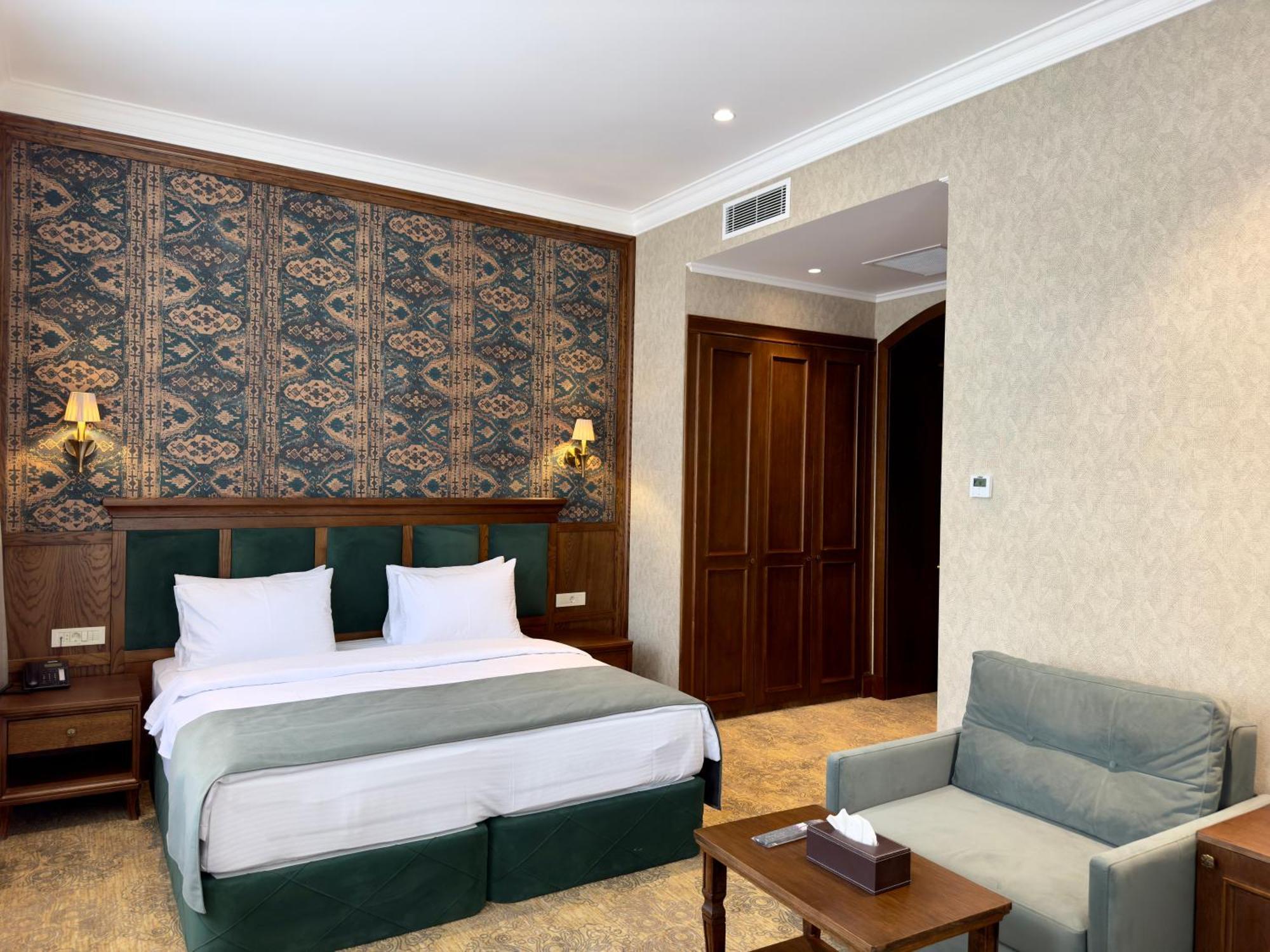 Midway Baku Hotel Esterno foto