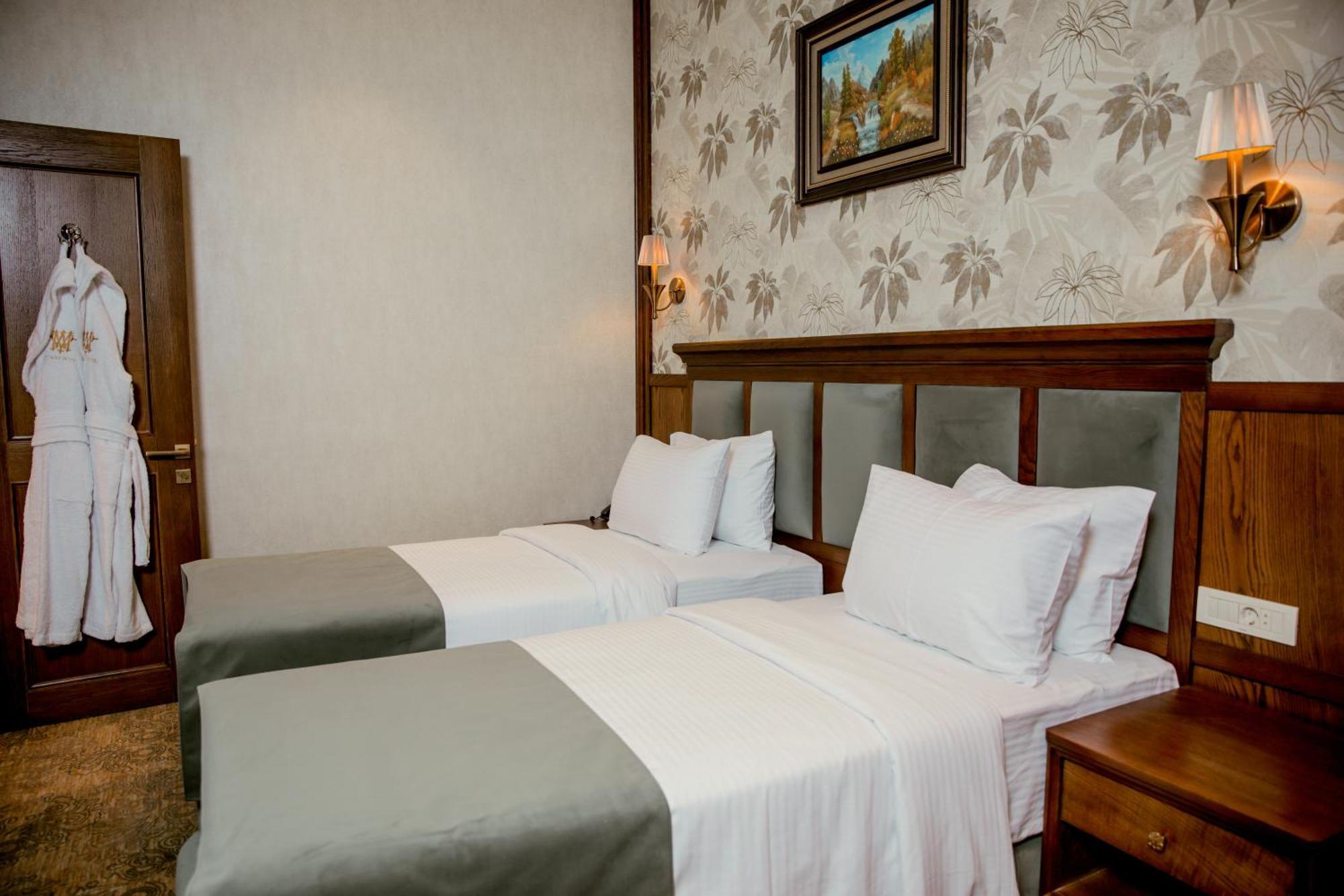 Midway Baku Hotel Esterno foto