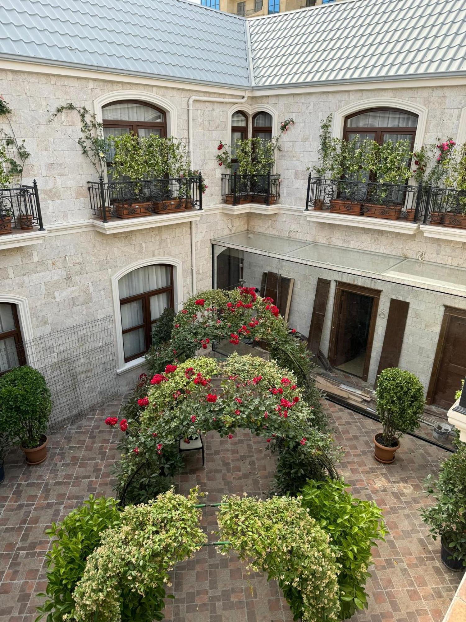 Midway Baku Hotel Esterno foto