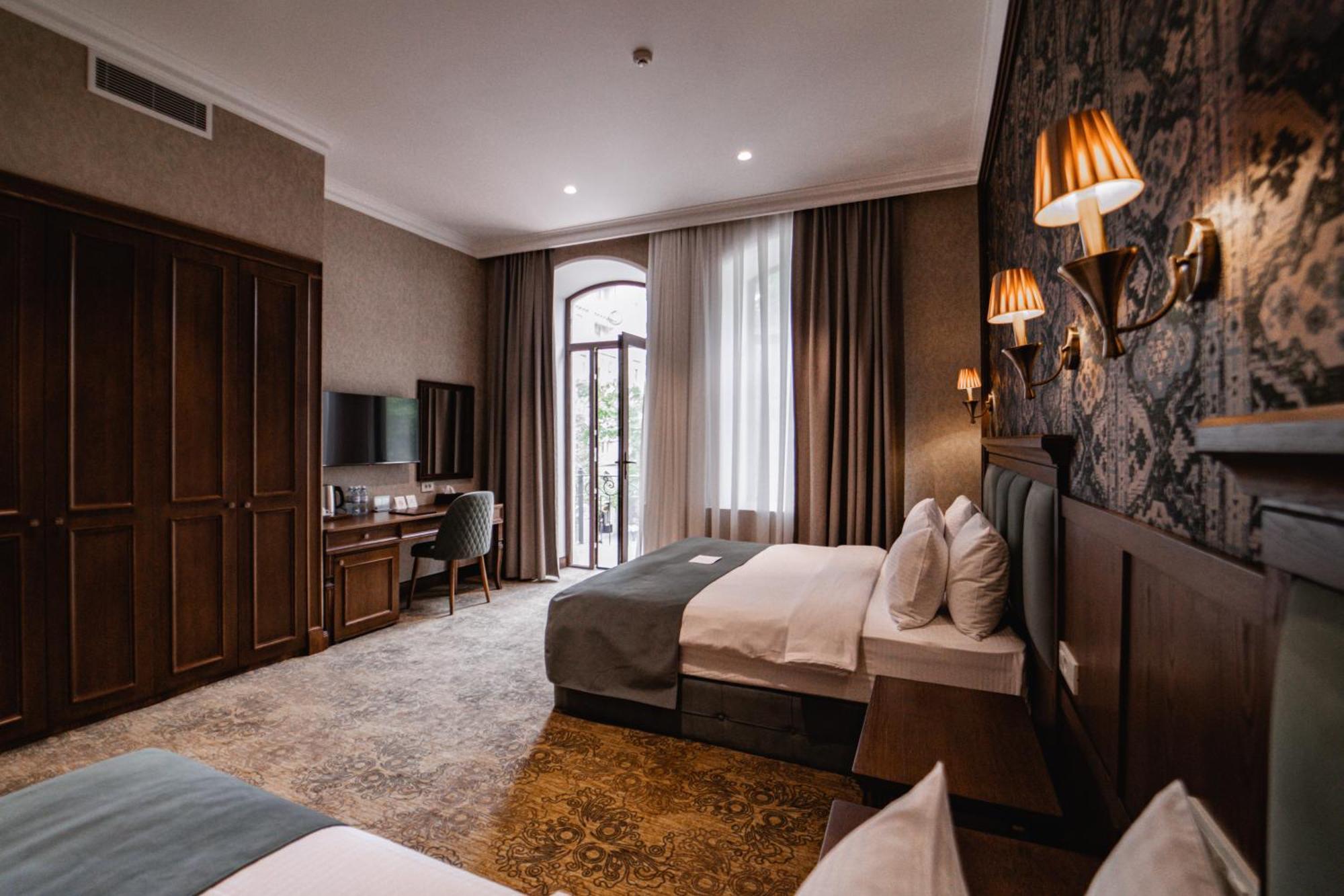 Midway Baku Hotel Esterno foto