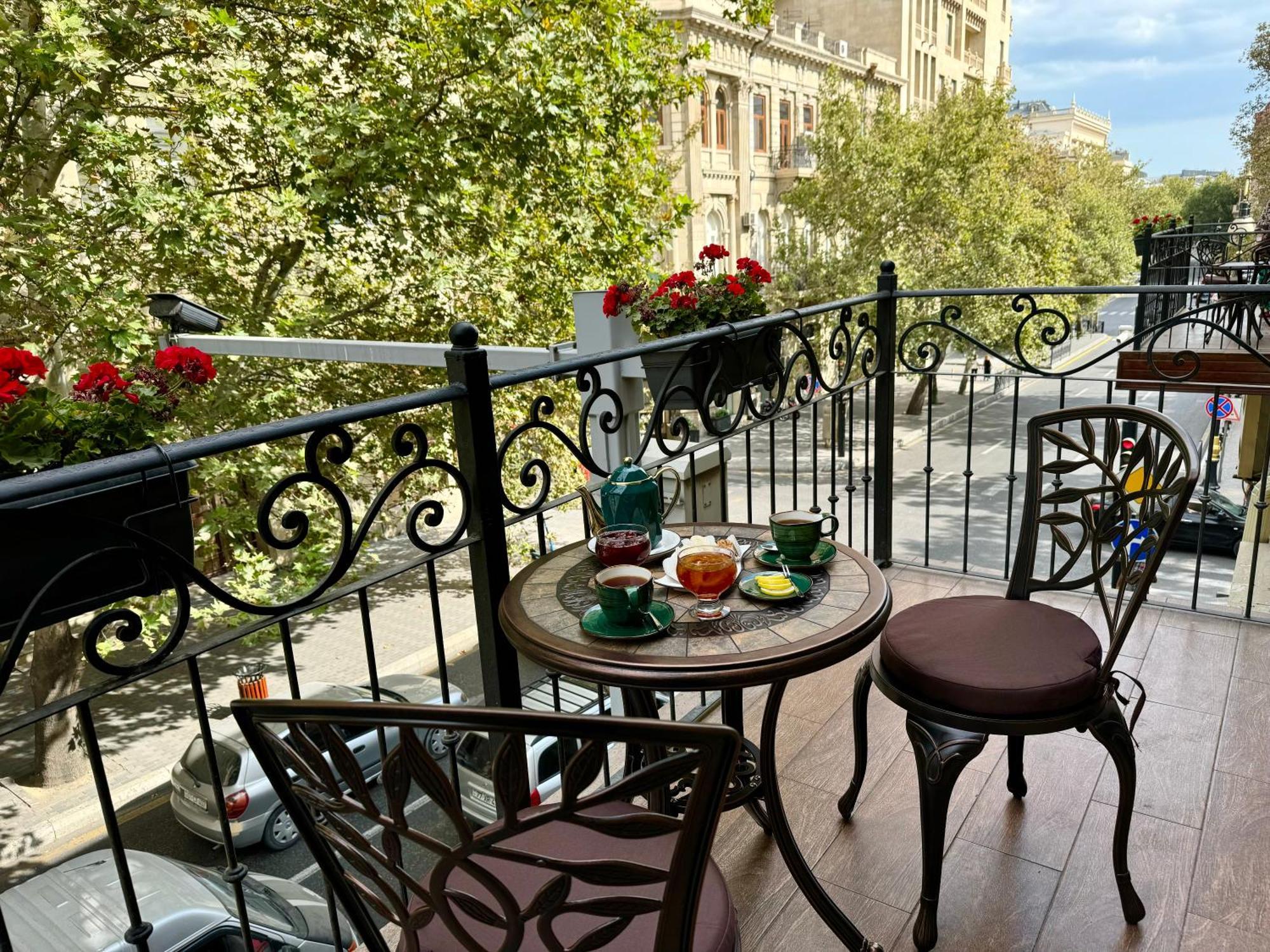 Midway Baku Hotel Esterno foto
